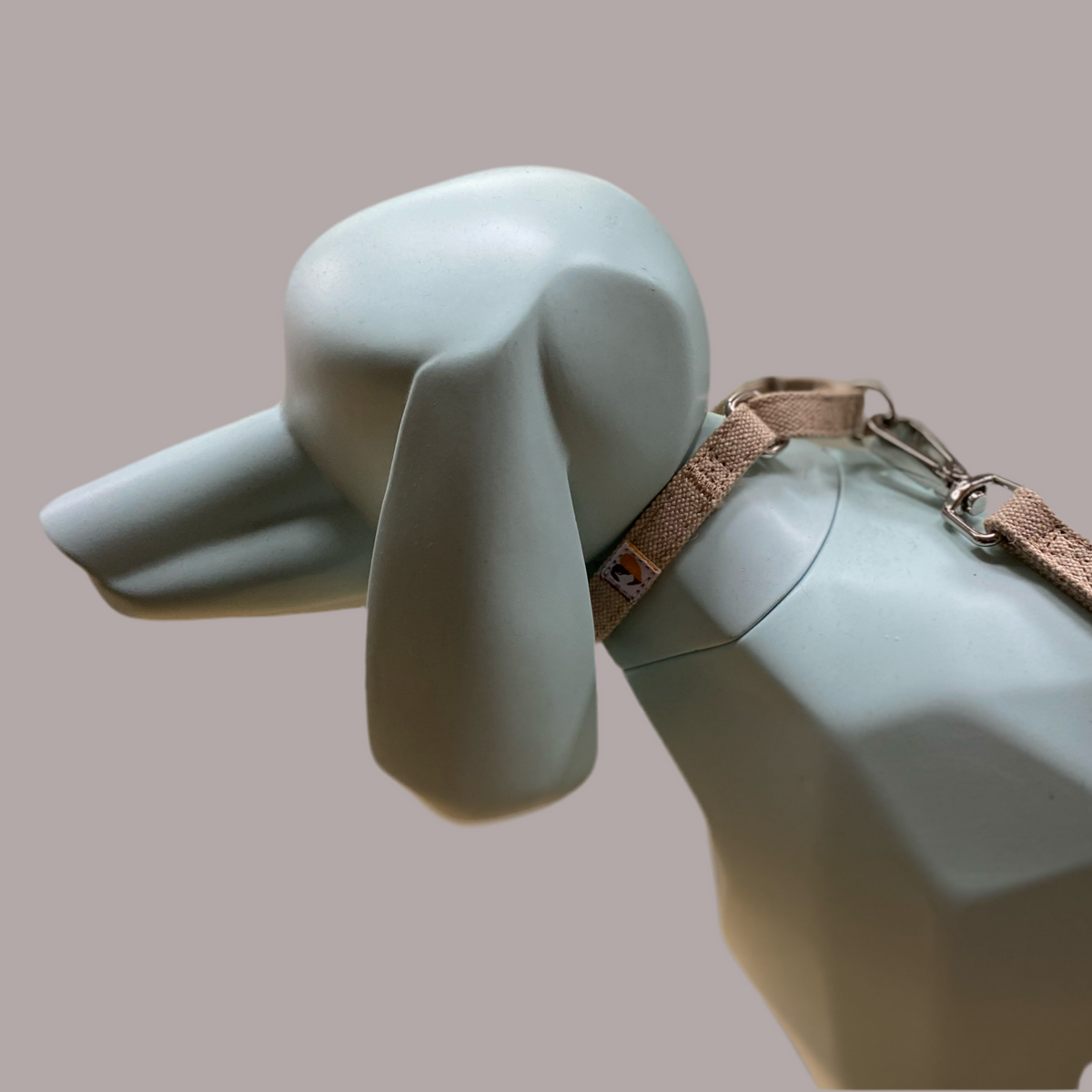 No-slip and no itch dog collar in natural hemp