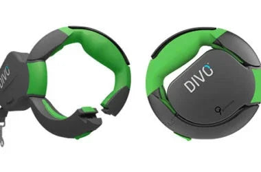 DIVO green and black retractable dog lead on a white background